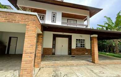 Imagem: A casa em condomínio possui 4 Dormitórios, 5 Banheiros, 4