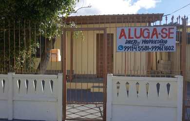 Imagem: A casa possui 2 Dormitórios, 1 Banheiro, 1 Vaga na garagem