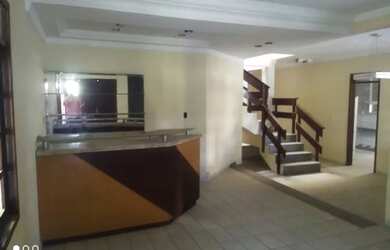 Imagem: A casa possui 5 Dormitórios, 3 Banheiros, 5 Vagas na garagem