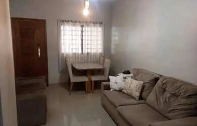 Imagem: A casa possui 2 Dormitórios, 1 Banheiro, 1 Vaga na garagem