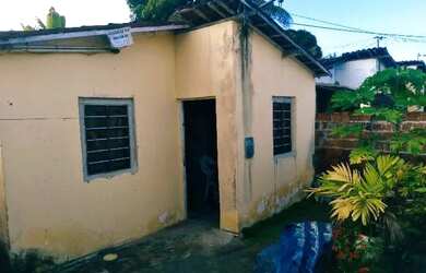 Imagem: A casa possui 2 Dormitórios, 1 Banheiro e está localizado