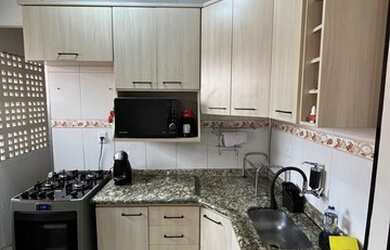 Imagem: O apartamento possui 2 Dormitórios, 1 Banheiro, 1 Vaga na garagem