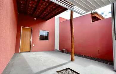 Imagem: A casa possui 2 Dormitórios, 2 Banheiros, 1 Vaga na garagem