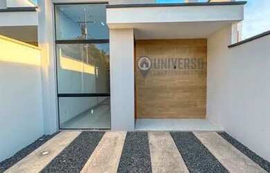 Imagem: A casa possui 3 Dormitórios, 2 Banheiros, 2 Vagas na garagem