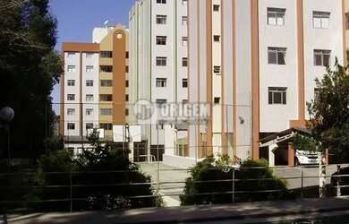 Imagem: O apartamento possui 3 Dormitórios, 1 Banheiro, 1 Vaga na garagem