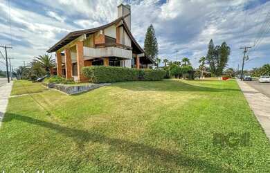 Imagem: A casa possui 5 Dormitórios, 5 Banheiros, 3 Vagas na garagem
