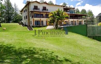 Imagem: A casa em condomínio possui 5 Dormitórios, 5 Banheiros, 5