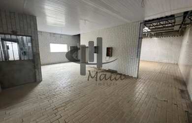 Imagem: O depósito possui 4 Vagas na garagem, 1.696m² de Área e