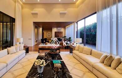 Imagem: A casa em condomínio possui 5 Dormitórios, 5 Banheiros, 5