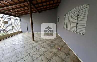 Imagem: A casa possui 5 Dormitórios, 5 Banheiros, 3 Vagas na garagem