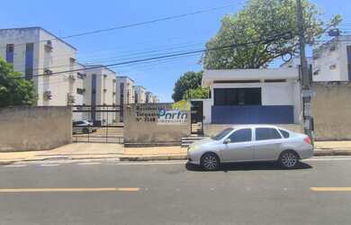 Imagem: O apartamento possui 3 Dormitórios, 1 Banheiro, 1 Vaga na garagem