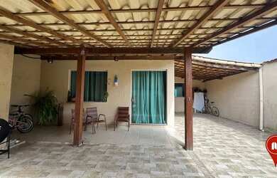 Imagem: A casa possui 5 Dormitórios, 2 Banheiros, 4 Vagas na garagem