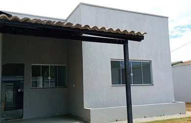 Imagem: A casa possui 2 Dormitórios, 2 Banheiros, 1 Vaga na garagem