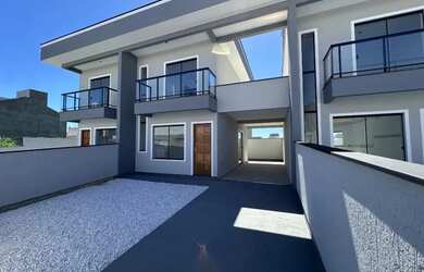 Imagem: A casa possui 2 Dormitórios, 1 Banheiro, 3 Vagas na garagem