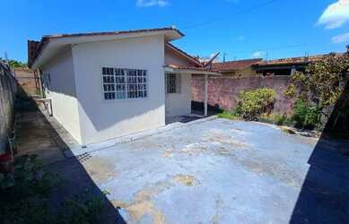 Imagem: A casa possui 3 Dormitórios, 1 Banheiro, 1 Vaga na garagem