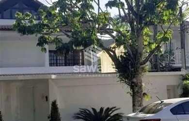 Imagem: A casa possui 4 Dormitórios, 5 Banheiros, 5 Vagas na garagem