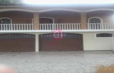 Imagem: A casa possui 5 Dormitórios, 4 Banheiros, 5 Vagas na garagem