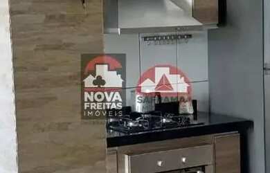 Imagem: A casa possui 3 Dormitórios, 3 Banheiros, 2 Vagas na garagem