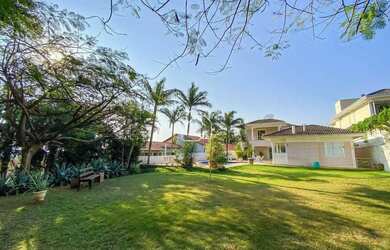 Imagem: A casa em condomínio possui 4 Dormitórios, 5 Banheiros, 5