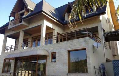 Imagem: A casa em condomínio possui 5 Dormitórios, 5 Banheiros, 5