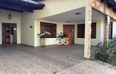 Imagem: A casa em condomínio possui 4 Dormitórios, 5 Banheiros, 3