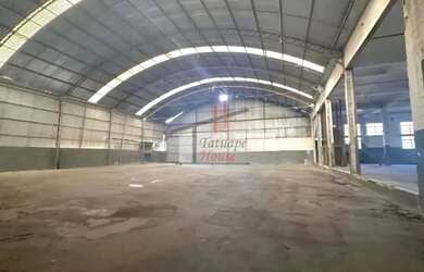 Imagem: O depósito possui 5 Vagas na garagem e 5000m² de Área e está