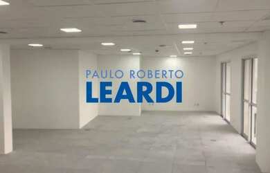 Imagem: O depósito possui 4 Vagas na garagem e 71m² de Área e está