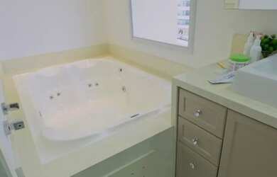 Imagem 16: Conforto e Exclusividade de Frente para o Mar, 4 Suítes 3 Vagas, Mobiliado...