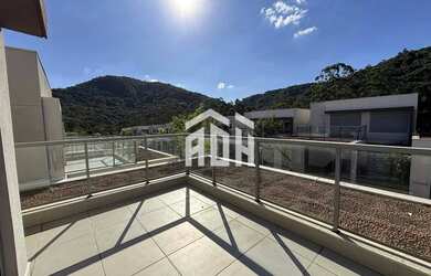 Imagem: A casa possui 3 Dormitórios, 5 Banheiros, 2 Vagas na garagem