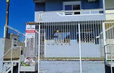 Imagem: A casa possui 3 Dormitórios, 2 Banheiros, 4 Vagas na garagem