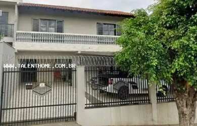 Imagem: A casa possui 3 Dormitórios, 4 Banheiros, 3 Vagas na garagem