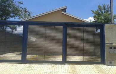 Imagem: A casa possui 1 Dormitório, 1 Vaga na garagem, 45m² de Área