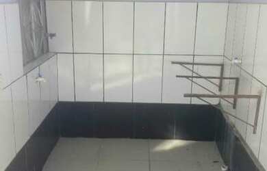 Imagem: A casa possui 3 Dormitórios, 1 Banheiro, 1 Vaga na garagem