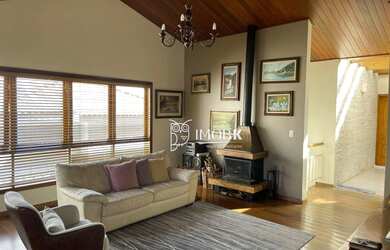 Imagem: A casa em condomínio possui 4 Dormitórios, 5 Banheiros, 3