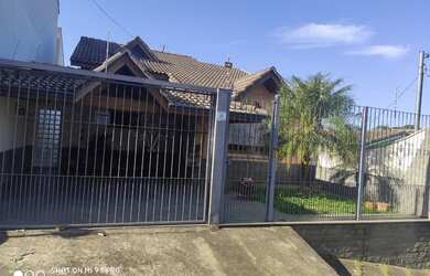 Imagem: A casa possui 3 Dormitórios, 1 Banheiro, 140m² de Área e