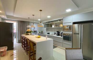 Imagem: A casa em condomínio possui 3 Dormitórios, 4 Banheiros, 2