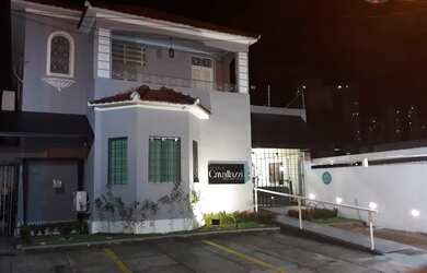 Imagem: A casa possui 5 Dormitórios, 4 Banheiros, 4 Vagas na garagem