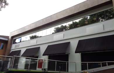 Imagem: O depósito possui 1 Vaga na garagem, 121m² de Área e está