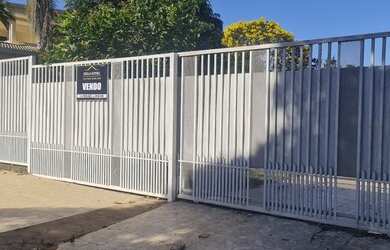 Imagem: A casa em condomínio possui 3 Dormitórios, 2 Banheiros, 2