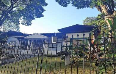 Imagem: O depósito possui 2 Vagas na garagem e 624m² de Área e está