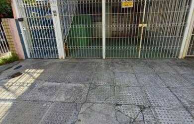 Imagem: A casa possui 4 Dormitórios, 4 Banheiros, 1 Vaga na garagem