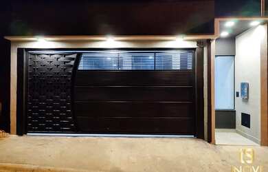 Imagem: A casa possui 3 Dormitórios, 2 Banheiros, 2 Vagas na garagem