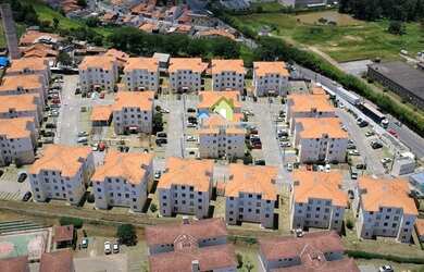 Imagem: O apartamento possui 2 Dormitórios, 1 Banheiro, 1 Vaga na garagem