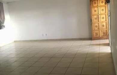 Imagem: O apartamento possui 3 Dormitórios e 2 Banheiros e está localizado