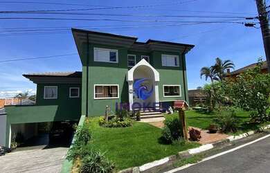 Imagem: A casa em condomínio possui 5 Dormitórios, 5 Banheiros, 5