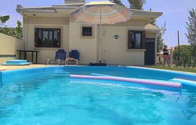 Imagem: A casa possui 3 Dormitórios, 3 Vagas na garagem e está localizado