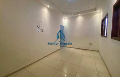 Imagem: A casa possui 3 Dormitórios, 3 Banheiros, 4 Vagas na garagem