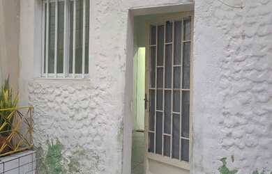 Imagem: A casa possui 1 Dormitório, 1 Banheiro e está localizado