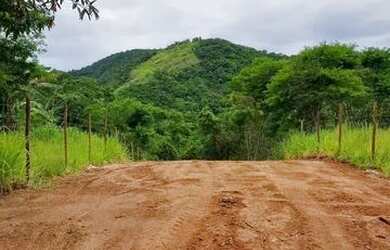 Imagem: O terreno possui 240m² de Área e está localizado em Centro