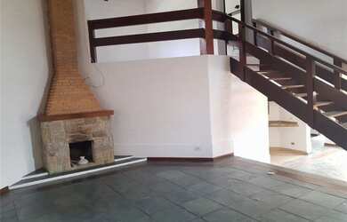 Imagem: A casa possui 3 Dormitórios, 2 Banheiros, 2 Vagas na garagem